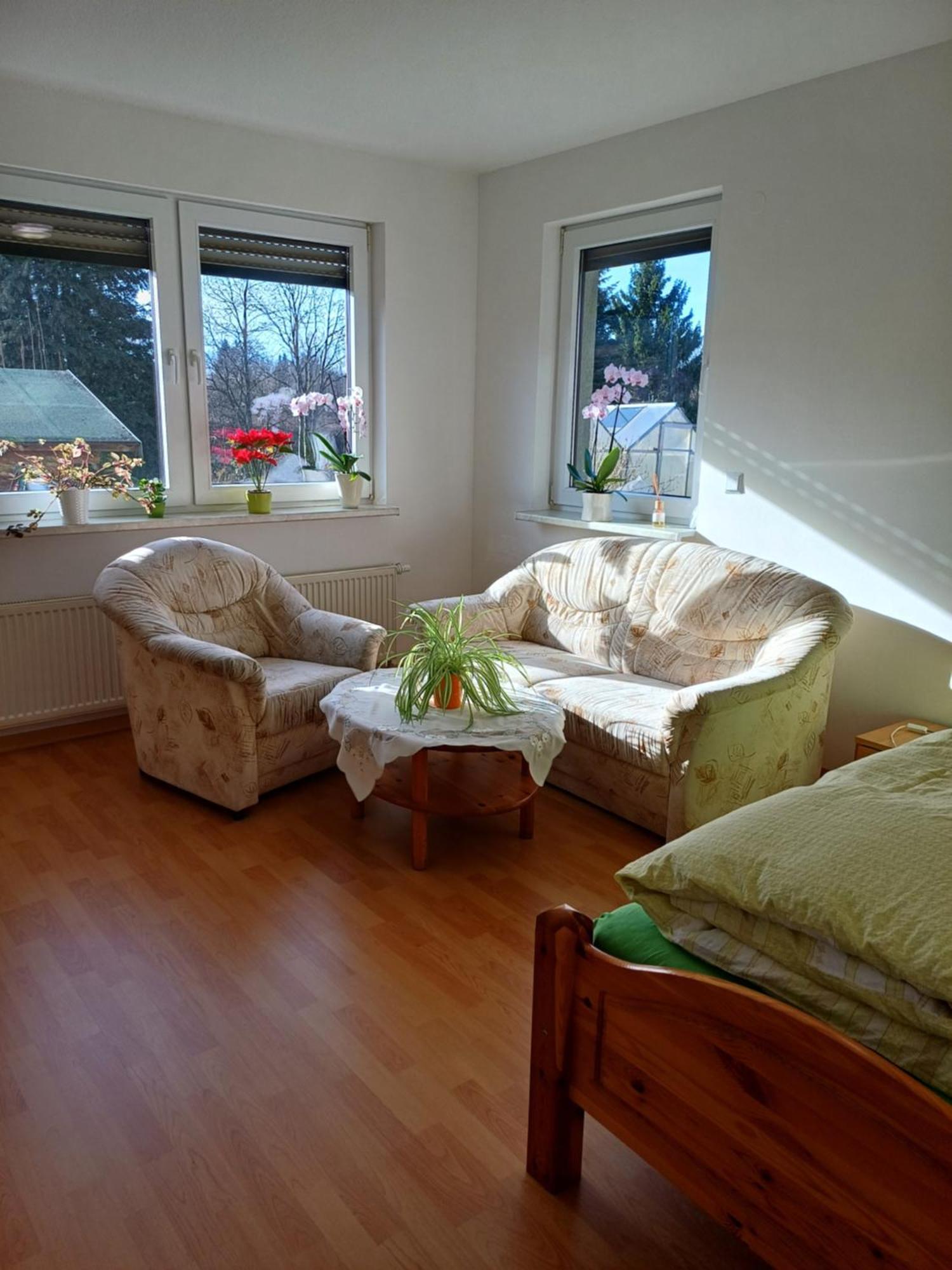 Thüringer Zimmer Suhl Exterior foto